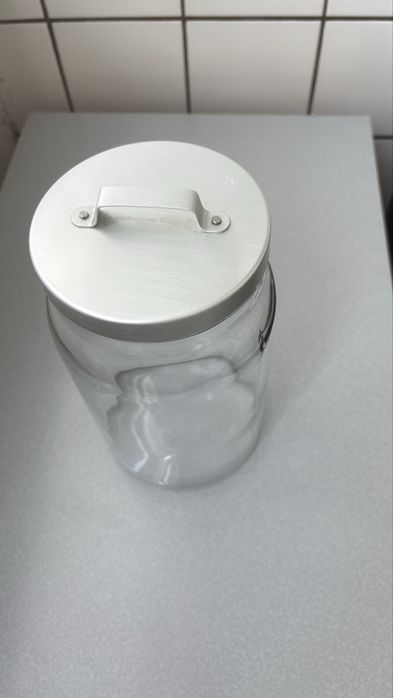 Стъклен буркан Ikea 1.7 л.