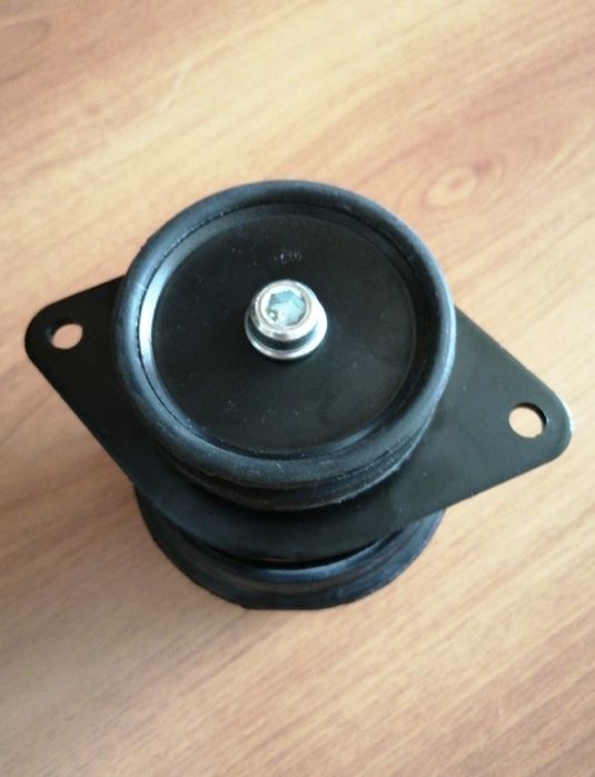 Продам подушку двигателя от гольф пассат