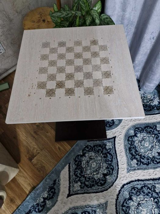 Шахматные столы разные