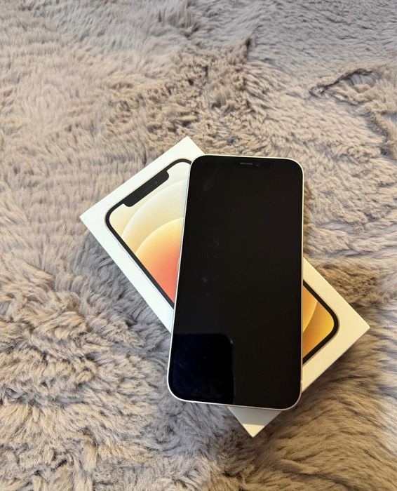 Vănd iPhone 12 White { impecabil }