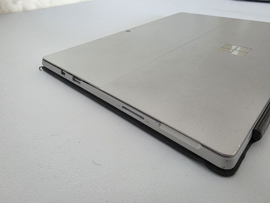 Microsoft Surface Pro 2017 -  i7