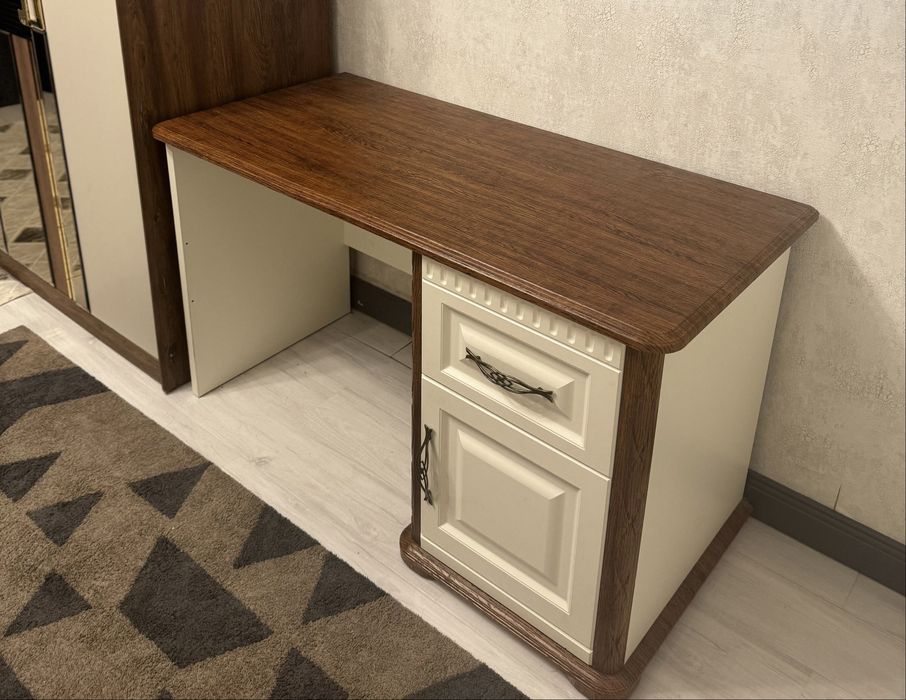 Продам стол для школьника