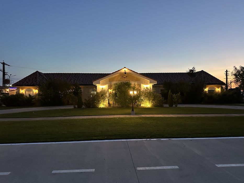 Casa de lux cu doua garaje si carport