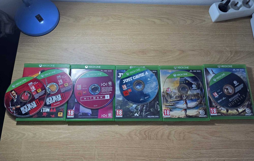 Xbox One 1TB + 5 jocuri