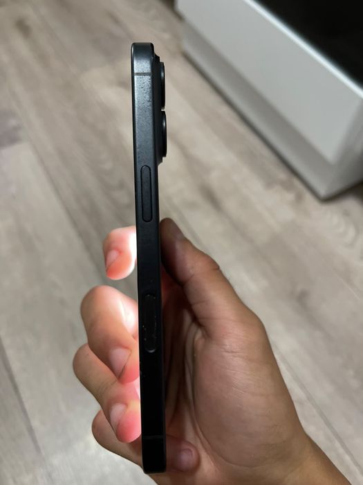 Продам iPhone 16 128 ГБ 90%