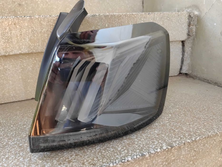 Стоп Peugeot 3008 десен LED / Стоп Пежо 3008 Оригинален