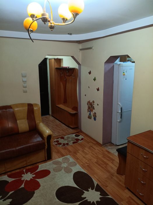 Închiriez garsoniera