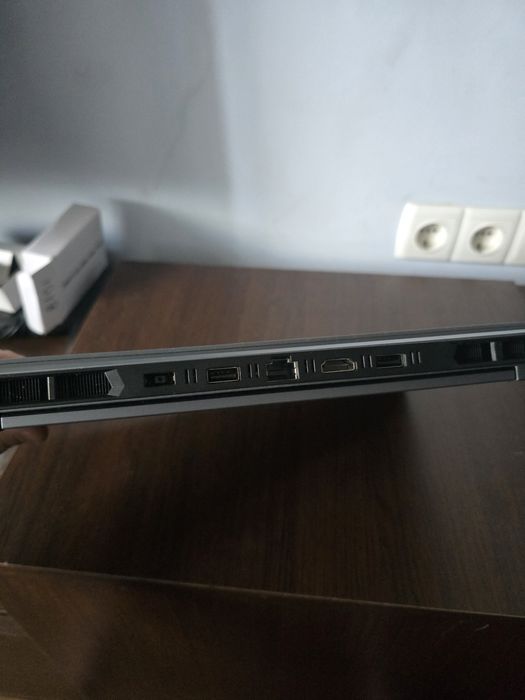 Продавам Lenovo LOQ 15IAX9