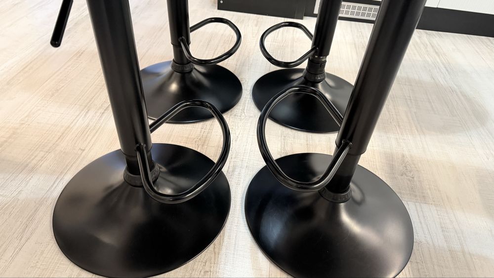 Vand 4 scaune pentru bar