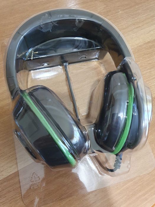 Set periferice gaming tastatura logitech, mouse razer, casti razer