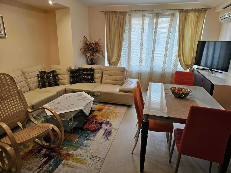 Дава се под наем Тристаен апартамент в Варна, Червен площад - 100 кв.м за 797.64 € - Снимка #10