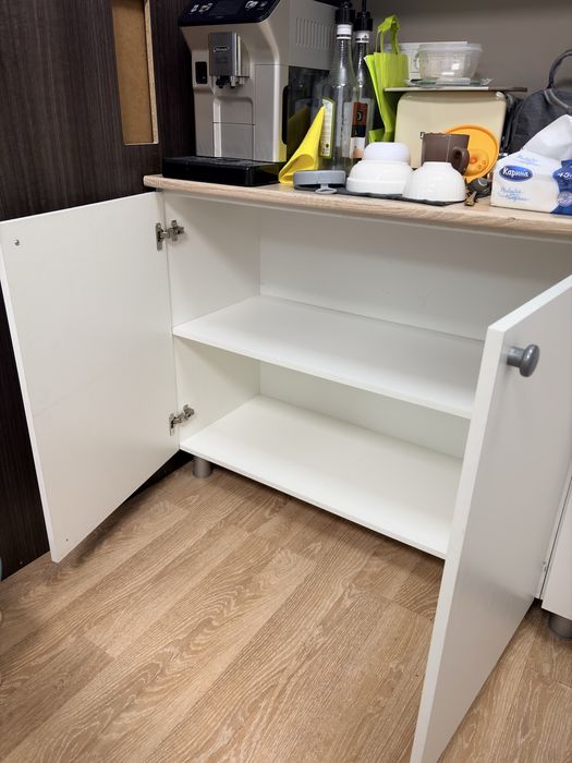 кухоная гарнитура бела