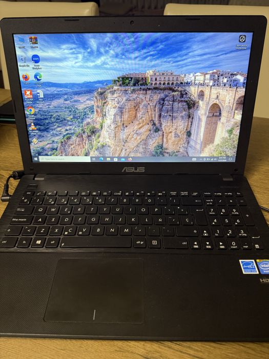 Asus x551c in stare foarte buna de functionare