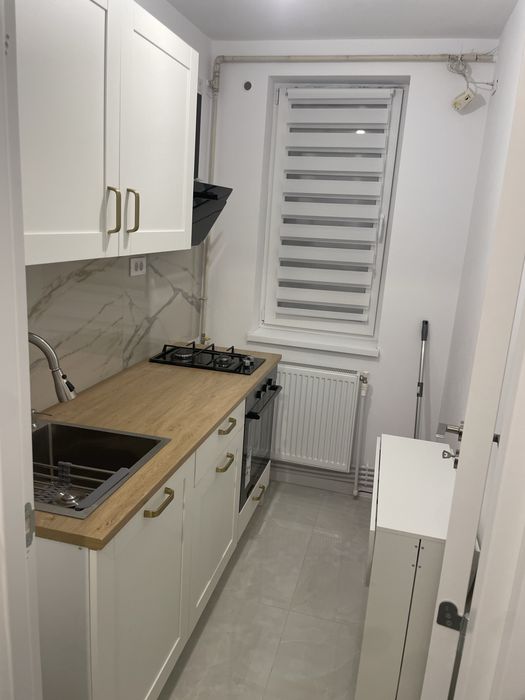 Închiriez apartament