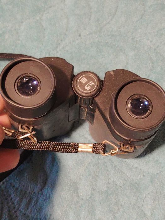 Binoclu de vanatoare 8X26 vechi dar perfect functional