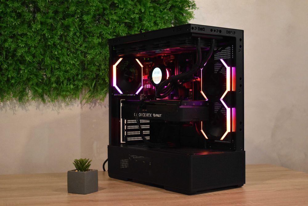 Геймърски Компютър Ryzen 7 7700 | Rtx 4070 | 32GB ram | 512GB Ssd |