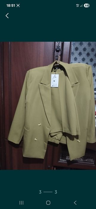 Продам женские костюмы