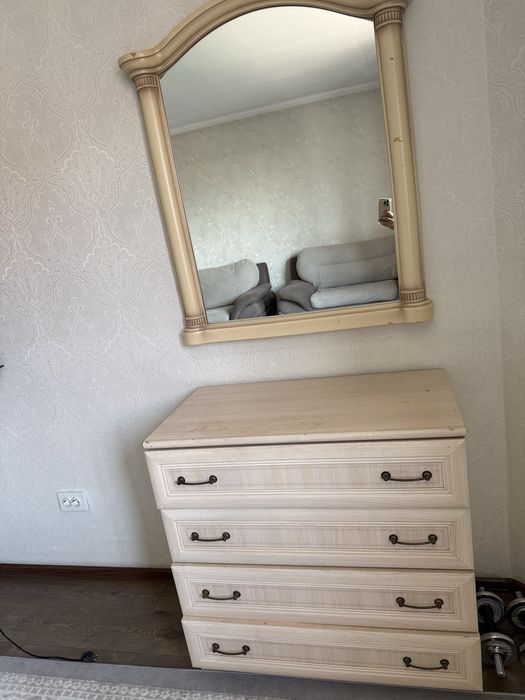 Продается спальный гарнитур