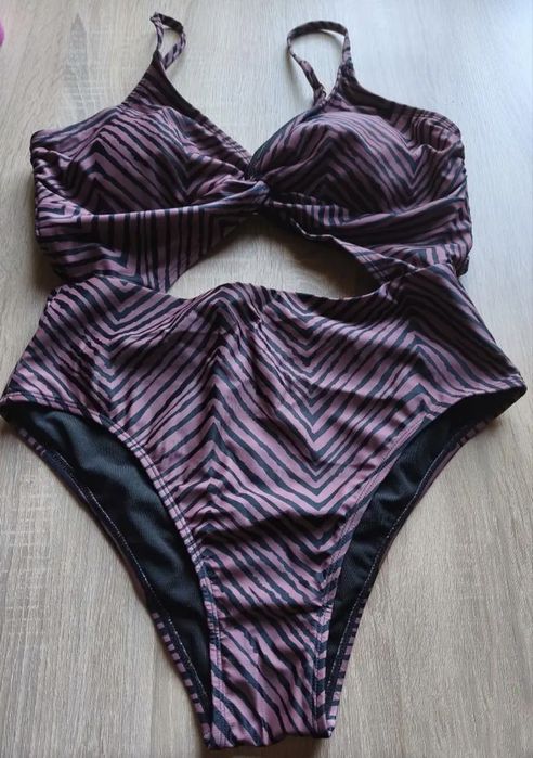 Цял бански с подплънки