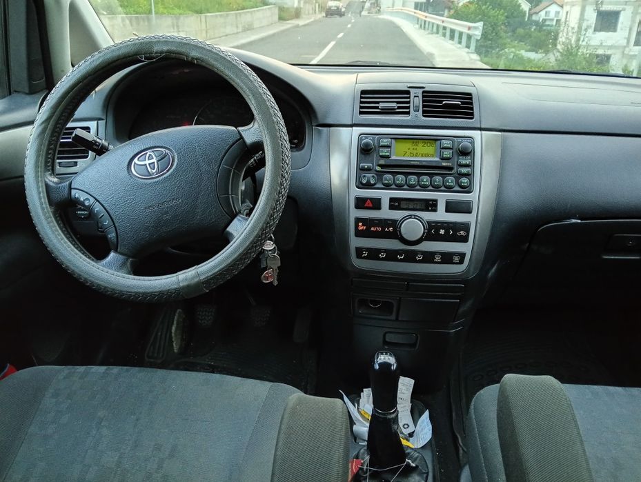 Vînd Toyota Avensis Verso 7 locuri