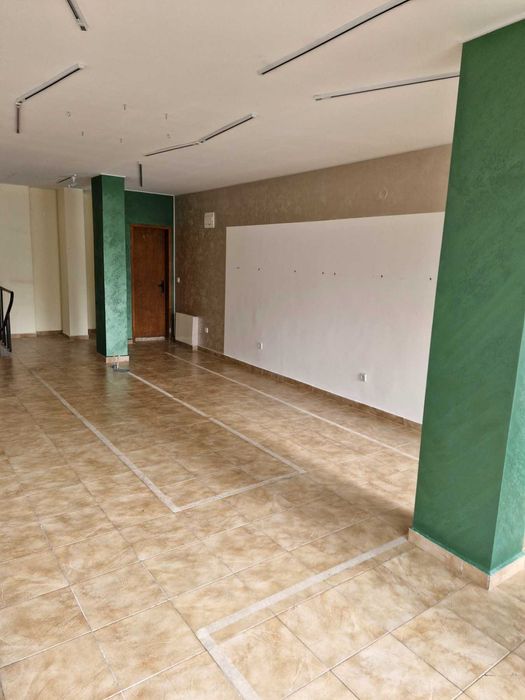 Отдавам под наем помещение на две нива