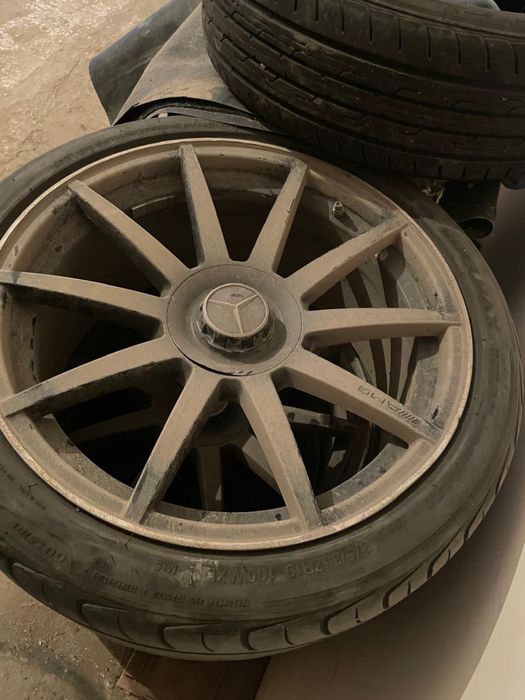 Диски с шинами.