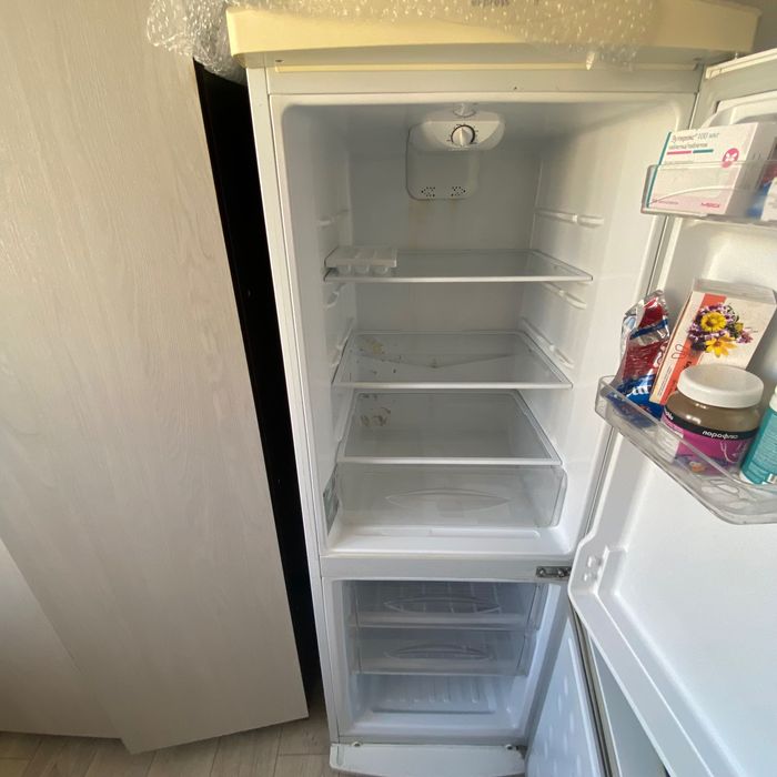 Холодильник LG рабочий