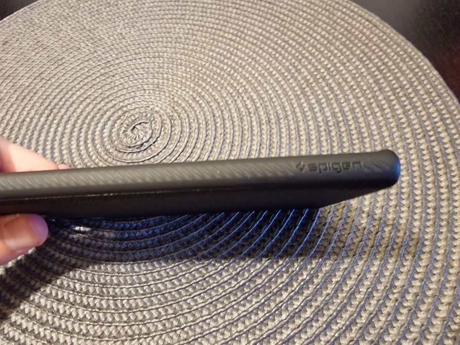 Husa Samsung Galaxy S22 Ultra 5G - SPIGEN Liquid Air Black