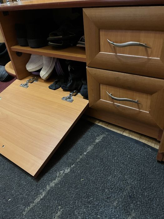 Продам прихожку шкаф