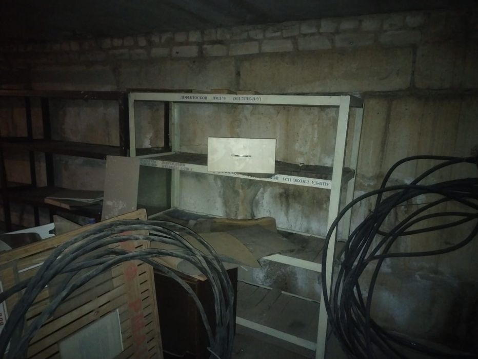 Продам стелажы срочно