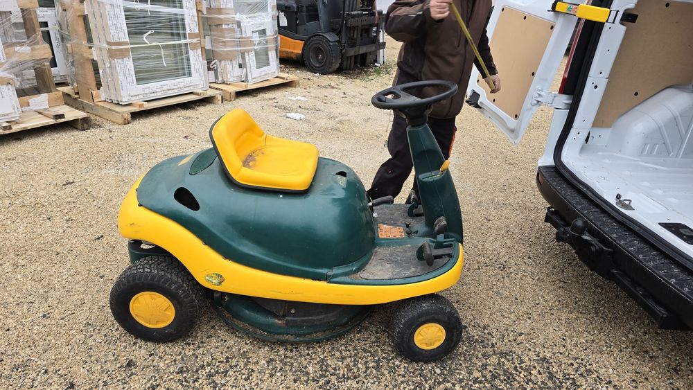 Vând tractoraș pentru tuns gazon MTD Yardman