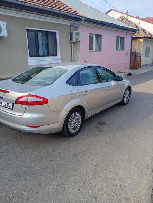 Vând Ford Mondeo