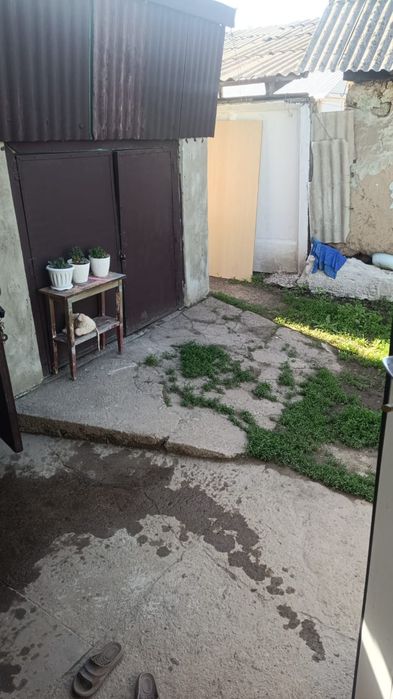 Продам два дома ближе к центру
