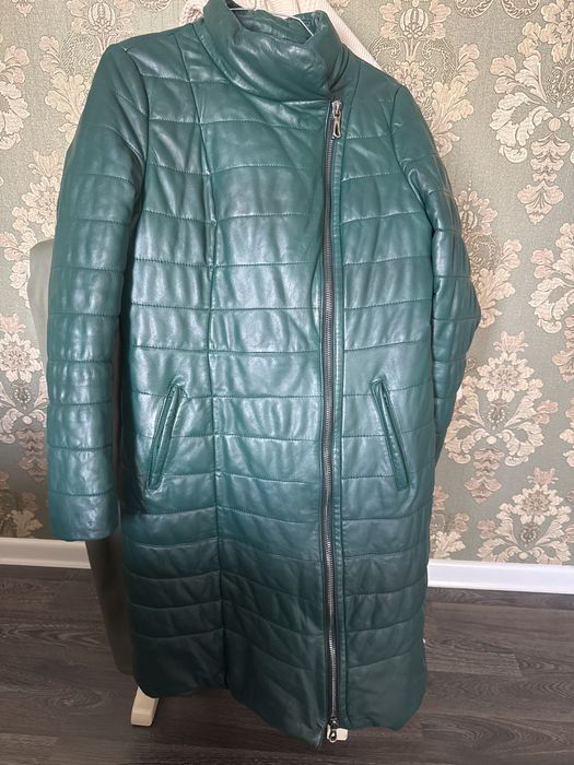 Кожаный пуховик в отличном состоянии