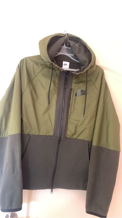 Продавам анцунг Nike в перфектно състояние