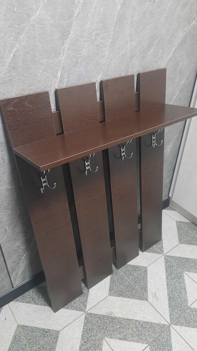 Продам навесную полку в прихожую
