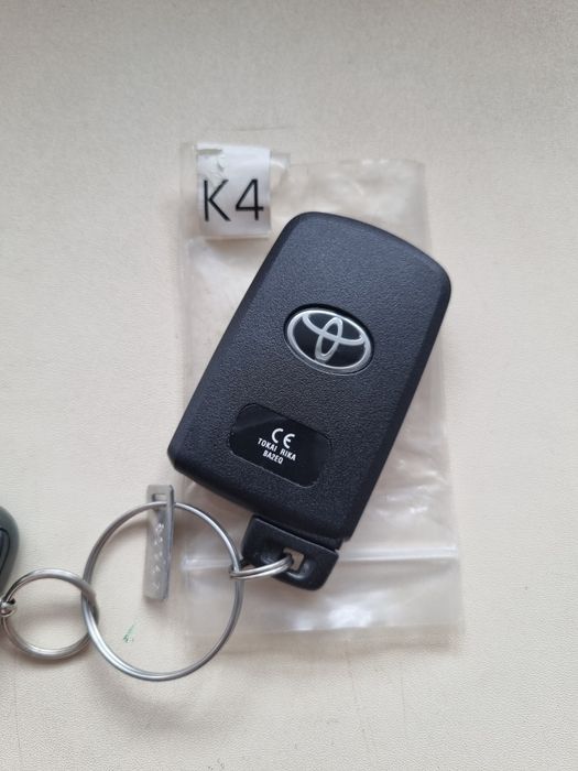 Оригинальный ключ Toyota Camry 50