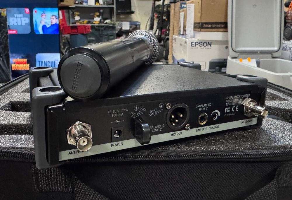 Amanet F28: Microfon wireless Shure Beta 58A +Receiver SLX4