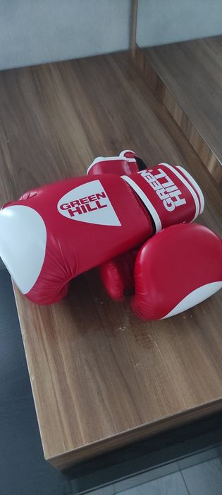 Перчатки боксерские Новые.