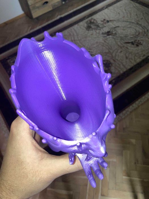 Разтапяща се жена - декоративна саксия/кашпа