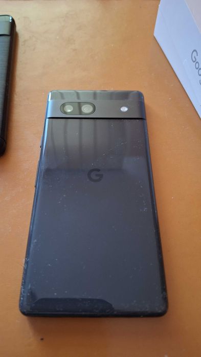 Smart phone Google Pixel 7a cu display crăpat