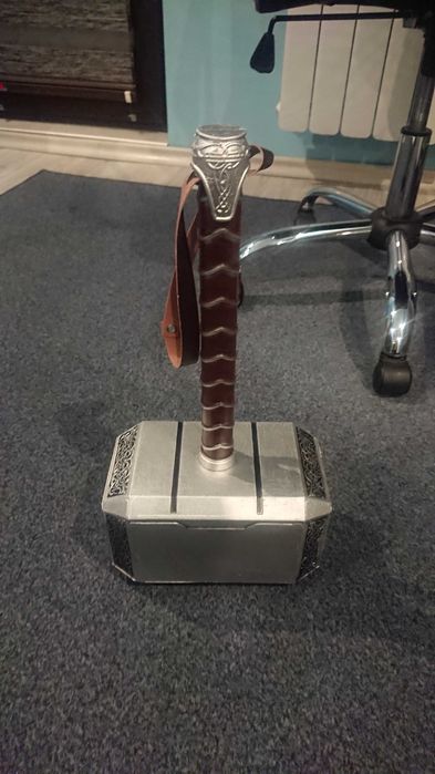 Продавам чука на Thor ( Тор ) в реални размери много добро качество