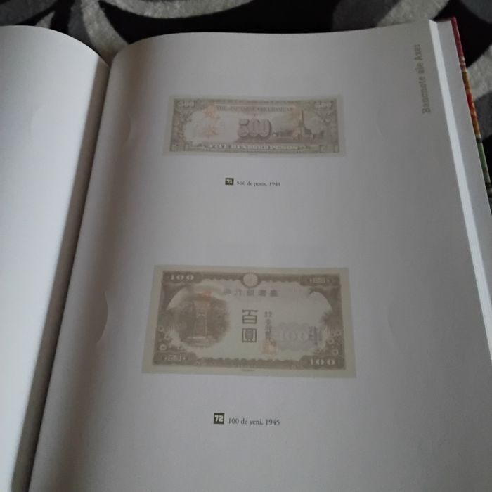 Volum cu bancnote și monede printate din cel de l doilea război mondial