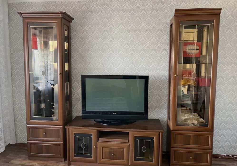 Продам мебельную стенку для гостиной