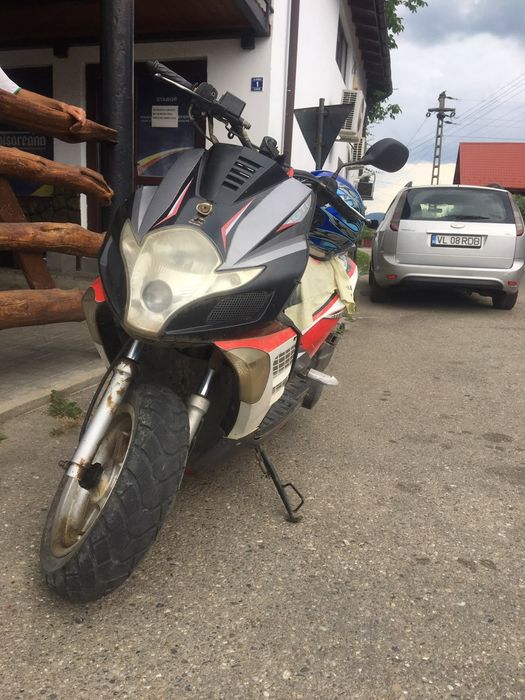 Vand schimb 2 scutere 125cc si 80cc