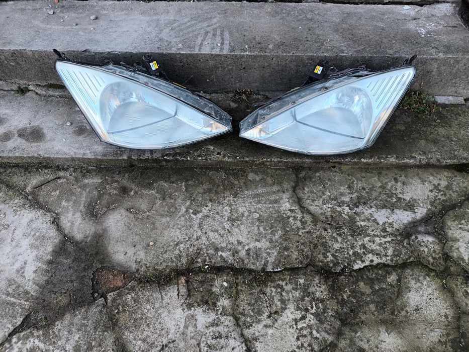 ляв и десен фар за форд фокус 98 - 02 FORD FOCUS