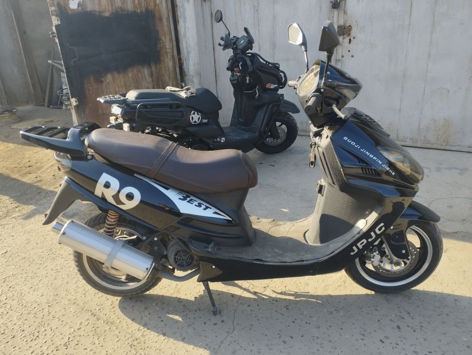 Продаю скутер в хорошем состоянии срочно,прошу 650$ договоримся