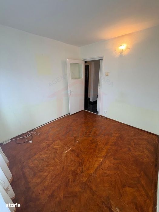 Vanzare apartament cu 4 camere in Micro 13, etaj 3, pret 65 000 euro