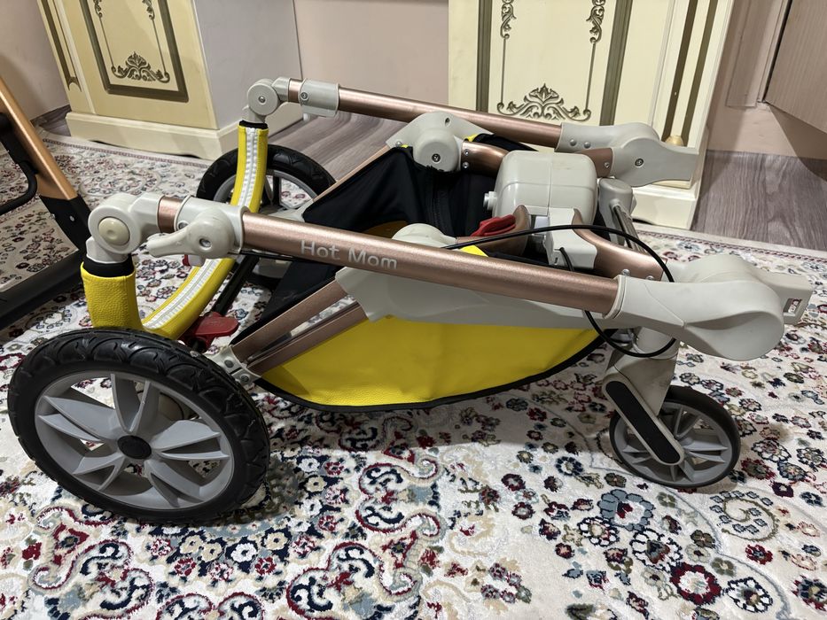 Коляска “Hot Mom”