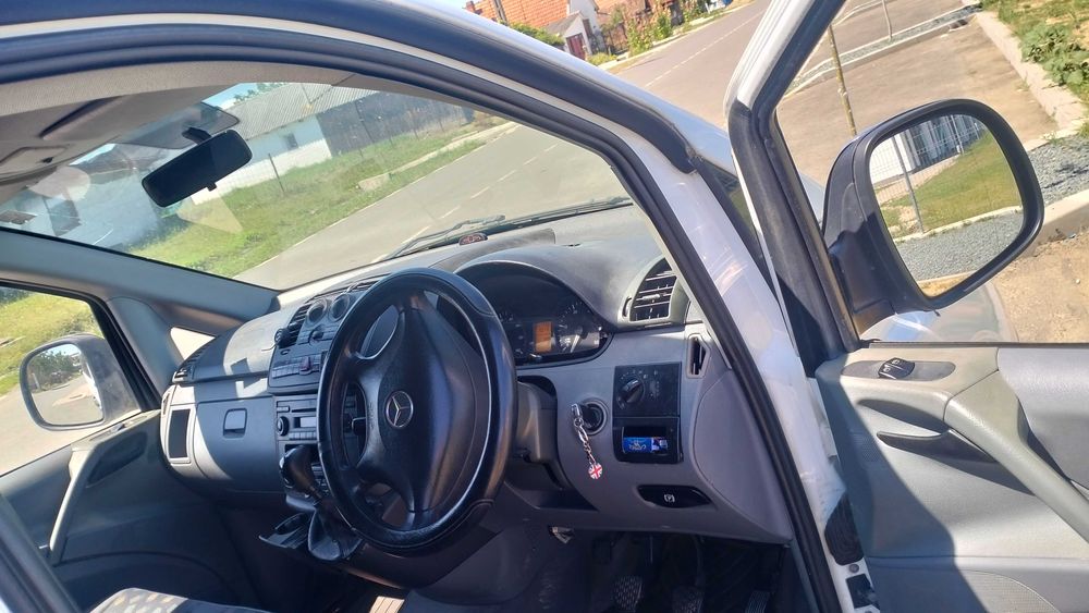Mercedes Vito cu volan pe dreapta înmatriculat în Uk